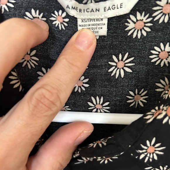 American Eagle extra small button-down crop top - Picture 3 of 7